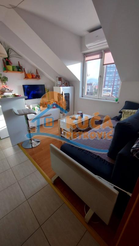 Izdaje se jednosoban stan na Panteleju, 28m2