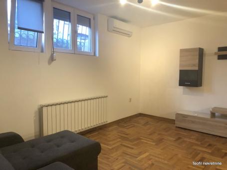 ZEMUN ZEMUN - GORNJI GRAD 46m2 , 120000e