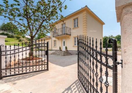 Kuća Prodaje se vila sa bazenom, blizu Barbana. 