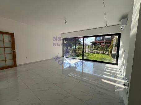 Petosoban stan u Sremskoj Kamenici