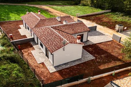 Haus BARBAN, KOŽLJANI - Neubau / Duplex, linker Teil. Ökologischer Ort