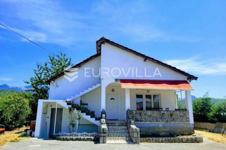 Grobnik, Dražice, samostojeća kuća na terenu od 1500 m²