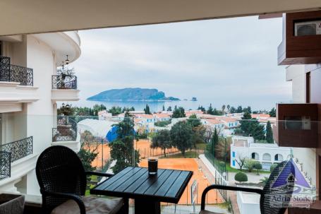 Izdavanje, Stan, 77m2 , Budva