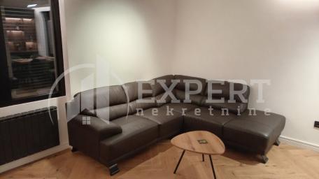 Izdaje se odličan, lux jednoiposoban stan kod Čaira, 52m2