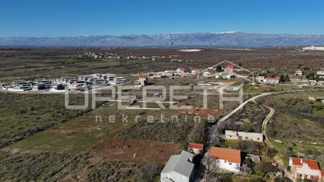 Zemunik G. – Građevinsko zemljište 1.669 m², mogućnost parcelacije