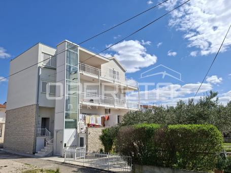 Apartmanska kuća blizu mora, Zablaće