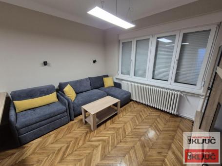 KOD SINAGOGE, 32m2, Jednosoban, Renoviran, Namešten