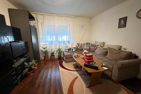 Đakovo, širi Centar, prizemnica s okućnicom