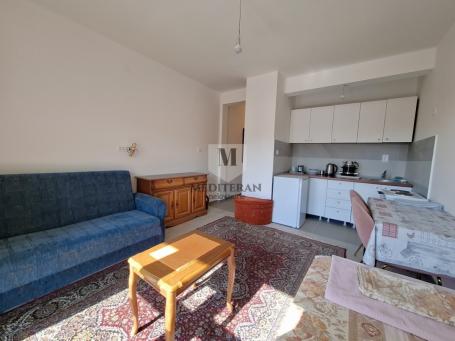 Herceg Novi – Đenovići, garsonjera površine 26m2 sa pogledom na more. 