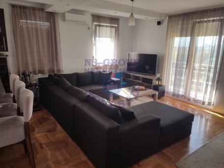 Prodaje se stan na Detelinari 120m2