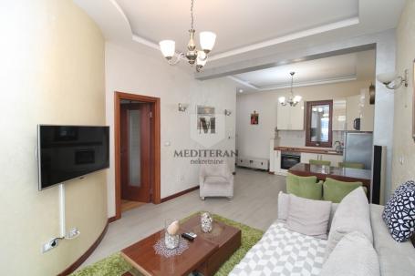 Herceg Novi – Meljine, jednosoban stan površine 53m2 na samoj obali mora. 