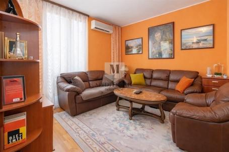 Herceg Novi – Topla1, jednosoban stan površine 43m2 u neposrednoj blizini mora. 