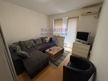 LEPA KOMPLETNO NAMESTENA GARSONJERA 28m2!