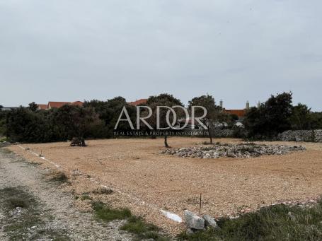 Otok Pag, Kolan, zemljište pravilnog oblika