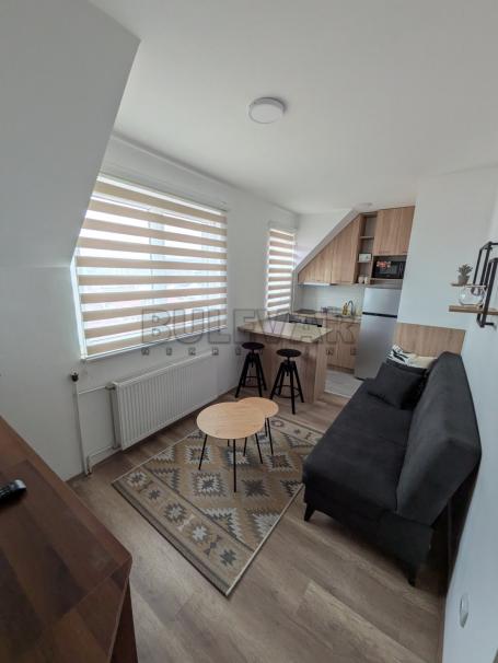 Izdaje se odličan jednosoban stan u blizini Pravnog fakulteta, 28m2