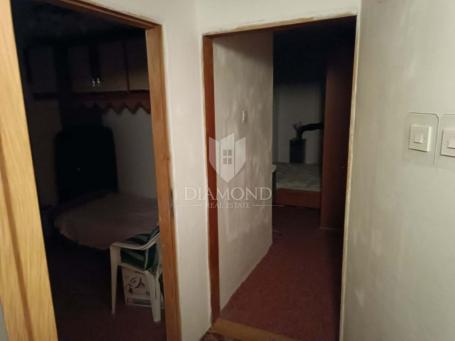 Starina u Dobrinju, otok Krk