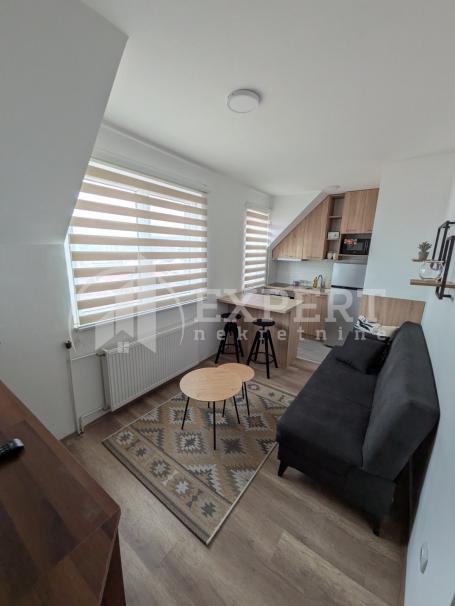 Izdaje se odličan jednosoban stan u blizini Pravnog fakulteta, 28m2