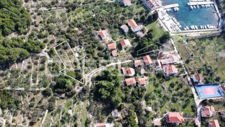 Građevinsko zemljište, 637 m2, 100 m do mora, otok Prvić