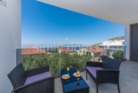 Vila s pogledom na more, Makarska