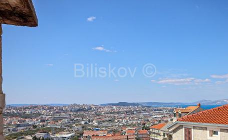 Mravince, prodaja renovirana kamena kuća, 5 soba