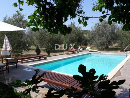 ISTRA, ROVINJ - Kuća s velikom okućnicom na mirnoj lokaciji blizu mora