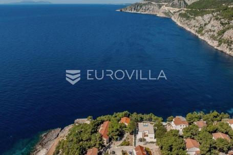 Hvar, Sveta Nedjelja, Građevinsko zemljište prvi red do mora s dozvolom