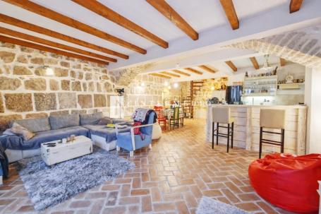 Prodaja, Kameni Duplex stan, 106m2, Centar, Herceg Novi