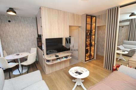 Herceg Novi – Igalo, moderan dvosoban stan površine 70m2 u samom centru. 
