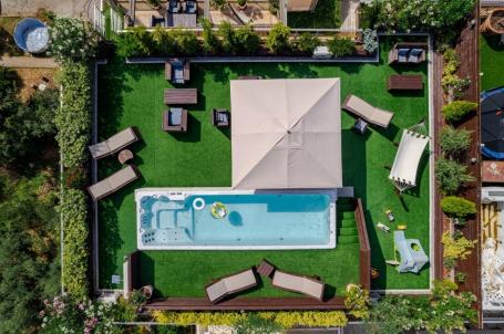 PENTHOUSE SA BAZENOM – CENTAR BUDVE-200m² stan + 200m² krovna terasa sa bazenom