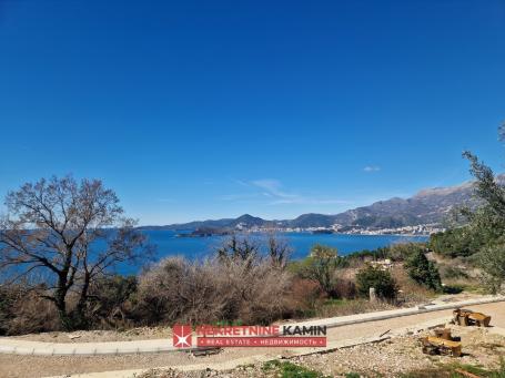 Atraktivan plac sa pogledom na more, Reževići