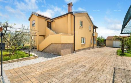 Kuća Okolica Poreča – kuća, 300 m2, s dva apartmana i bazenom