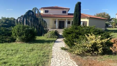 House POMER, first row to the sea, house with building land and project for a luxury villa