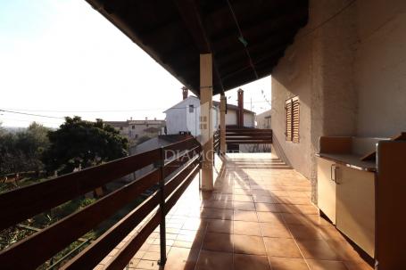 Poreč – kuća s dvije stambene jedinice i velikim potencijalom