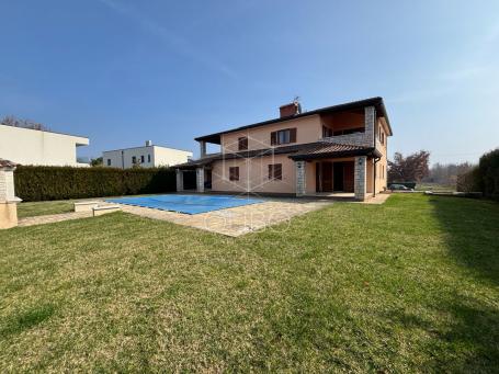 Istra, Poreč – Samostojeća kuća s četiri odvojena stana 
