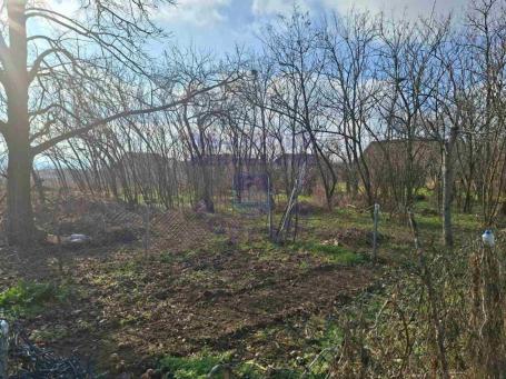 654m2, Prostran plac na Adicama
