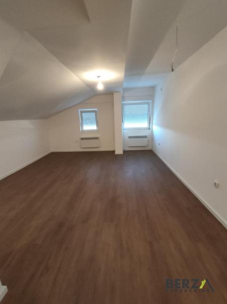 NEUSELJAVAN DVOSOBAN STAN NA PODBARI