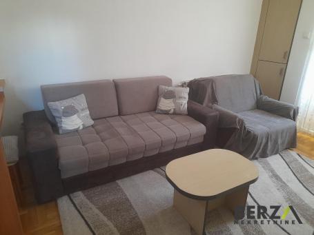 KOMPLETNO NAMEŠTENA GARSONJERA NA GRBAVICI