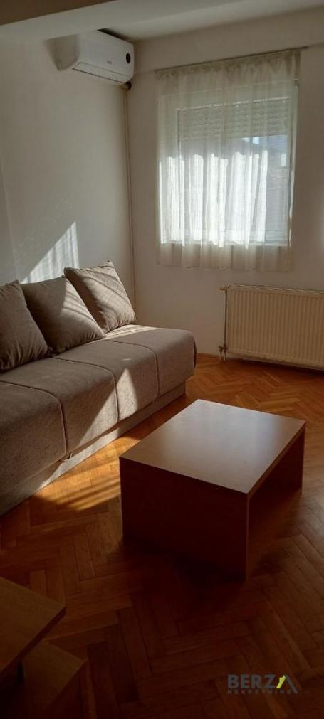 NAMEŠTEN JEDNOSOBAN STAN, CENTAR