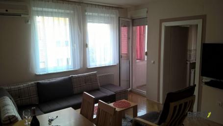 NAMEŠTEN DVOIPOSOBAN STAN NA PODBARI