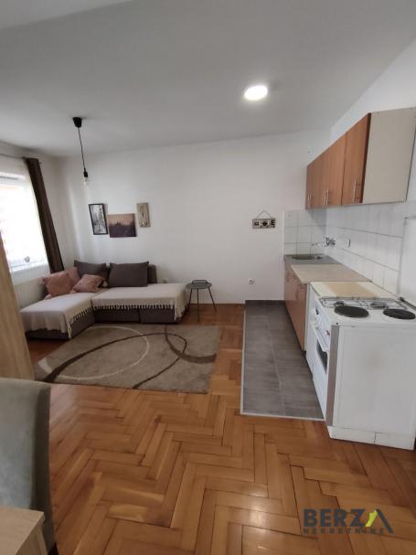  NAMEŠTENA GARSONJERA NA BULEVARU OSLOBOĐENJA