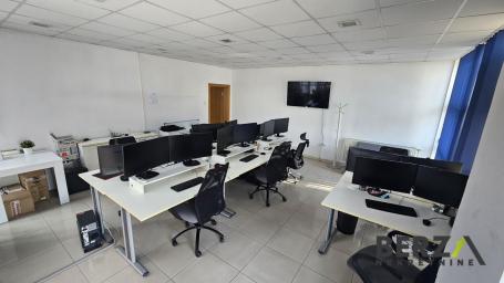  NAMEŠTEN KANCELARIJSKI PROSTOR NA BULEVARU KOD ALEKSANDROVE ZGRADE