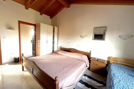 Istra, Brtonigla, kuća s 2 stana i autentičnom konobom u kamenu