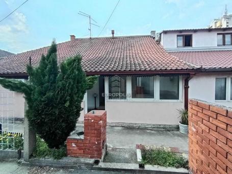 Prvomajska, 2 dvorišna stana, hitna prodaja ID#9261