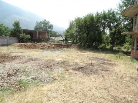 Gradjevinski plac u Sutomoru ispod magistralnog puta