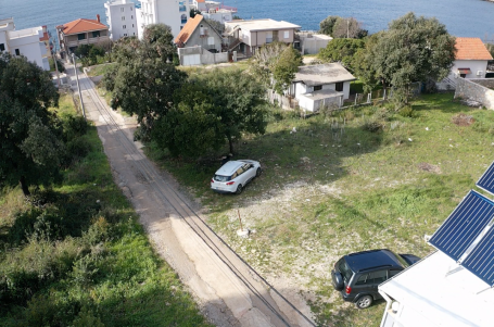 Gradjevinsko zemljiste 130m od mora