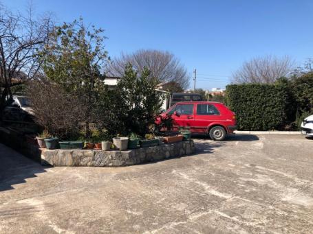 Kuca bez tereta Bar, Bjelisi
