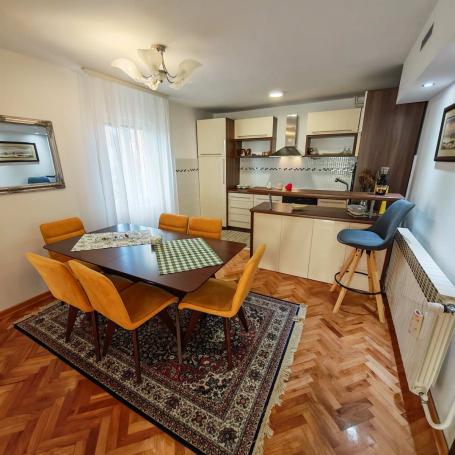 Kuća 168m² + kuća 70m², plac 10 ari, Omladinska, Lazarevac
