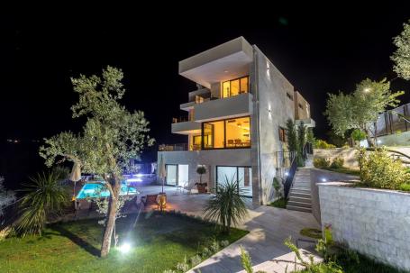 Moderna vila 360 m² sa 5 spavaćih soba, bazenom i pogledom na more – Đenovići, Herceg Novi