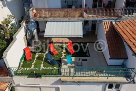 Dugi Rat, Jesenice, prodaja stan 80 m2 + terasa 24 m2