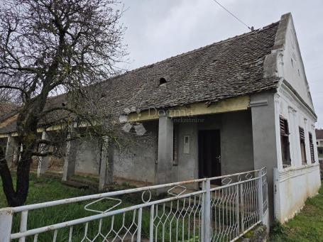 Kuća 325 m² + 1 ha zemlje, glavna cesta – B. Manastir